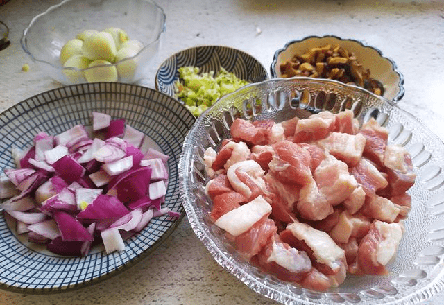 
自制台式卤肉饭 家常做法超简朴 1分钟学会 吃起来相当过瘾！“火狐电竞”(图8)