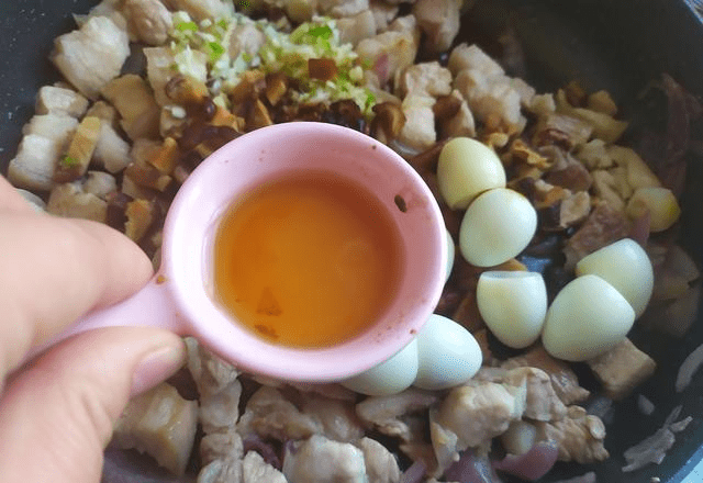 
自制台式卤肉饭 家常做法超简朴 1分钟学会 吃起来相当过瘾！“火狐电竞”(图13)