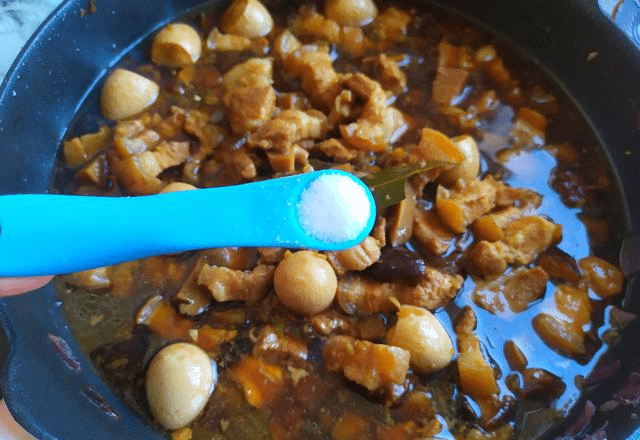 
自制台式卤肉饭 家常做法超简朴 1分钟学会 吃起来相当过瘾！“火狐电竞”(图14)