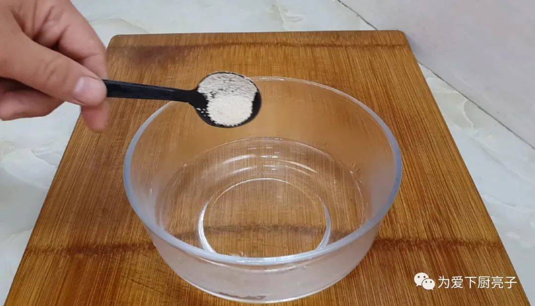 ‘火狐电竞’
家常小油饼的做法 锅里炸一炸 焦脆好吃不油腻 吃过就忘不掉(图3)